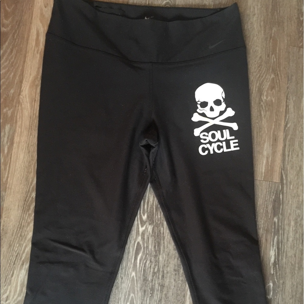Nike SOUL CYCLE cropped black leggings